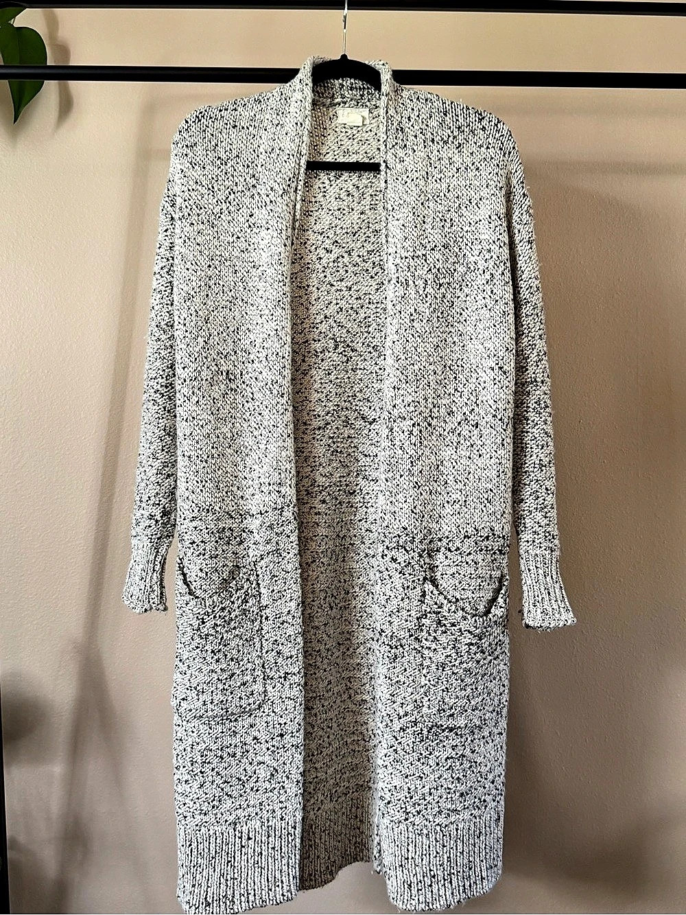 CASLON Marled Knit Cardigan in Gray & White Like New